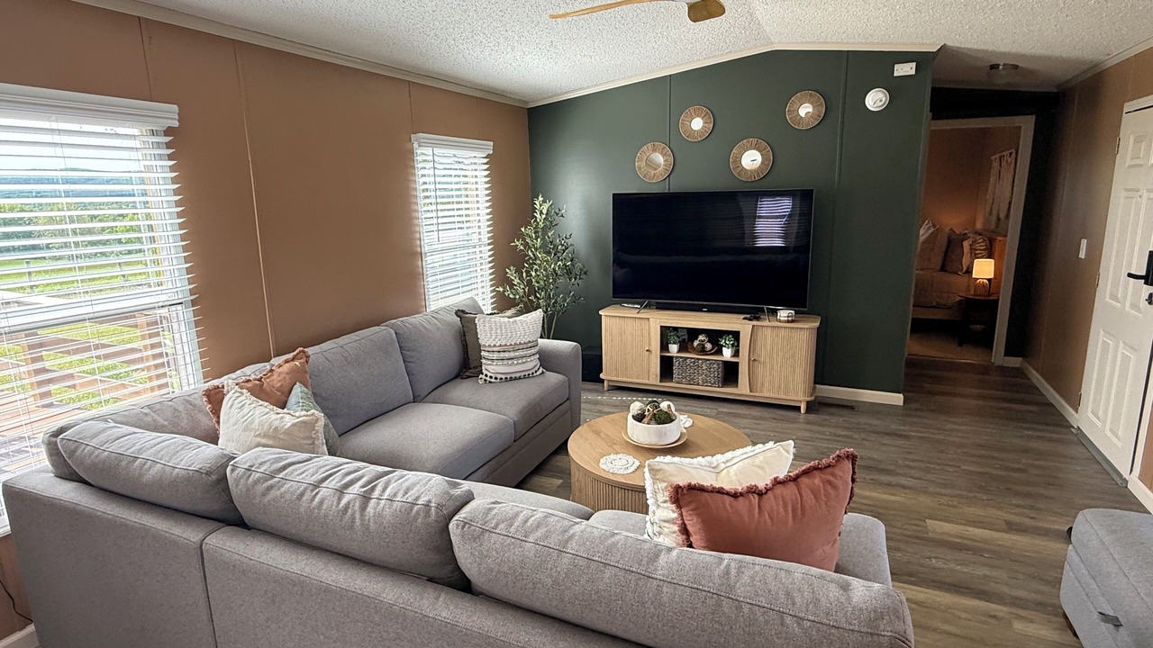 Photo of Livingroom in Court House