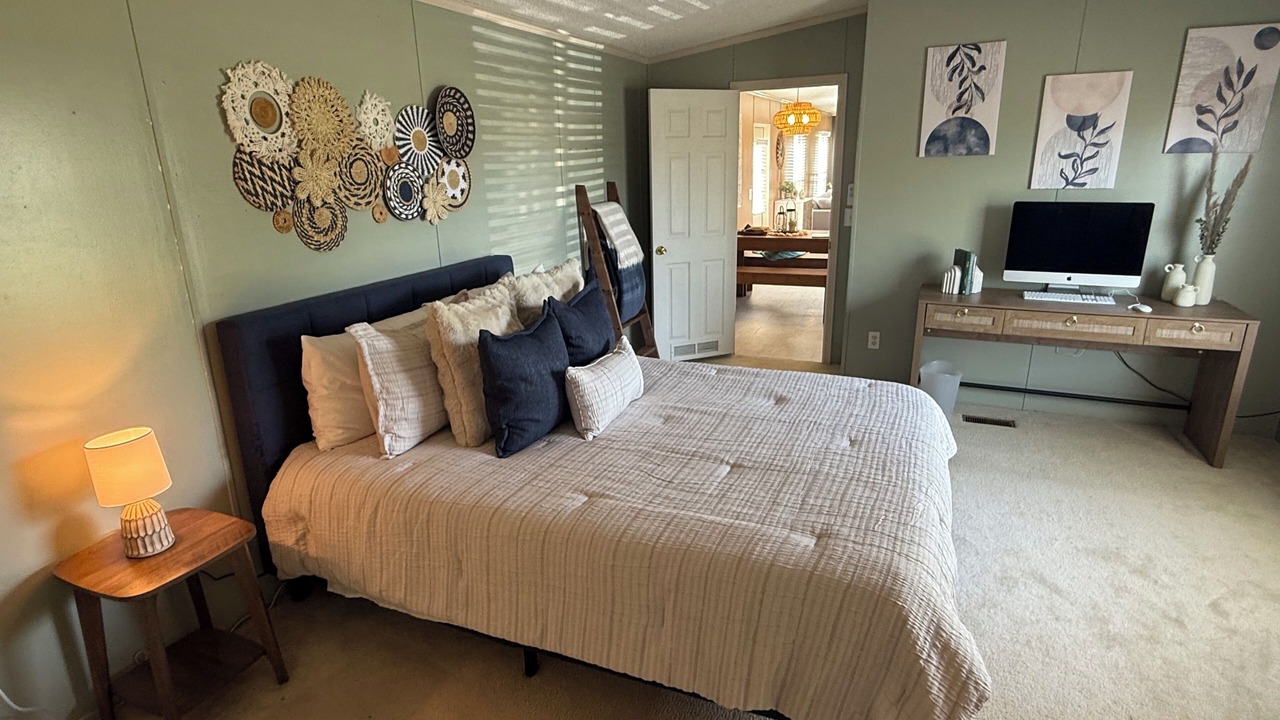 Photo of Bedroom in Court House