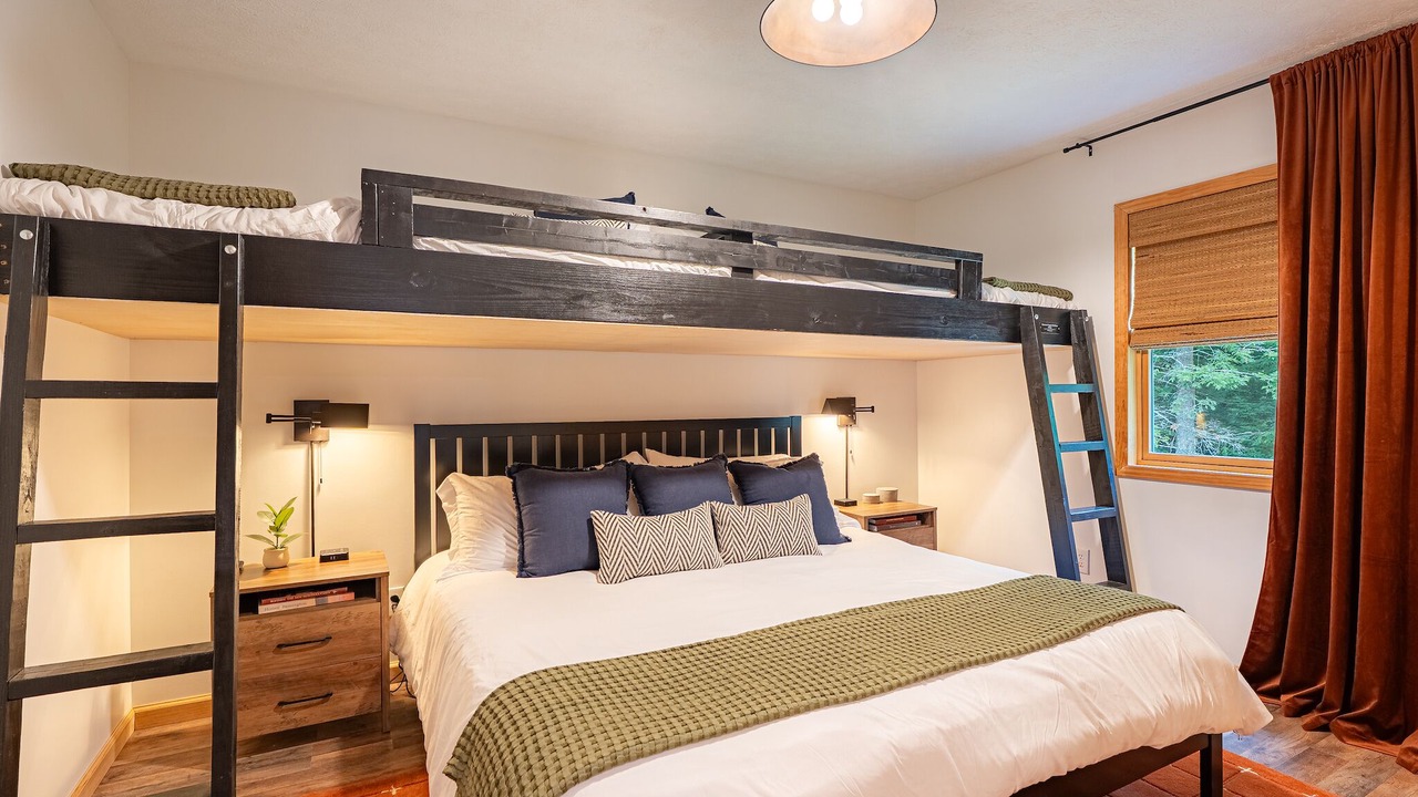 Photo of Bedroom in Mt Lookout