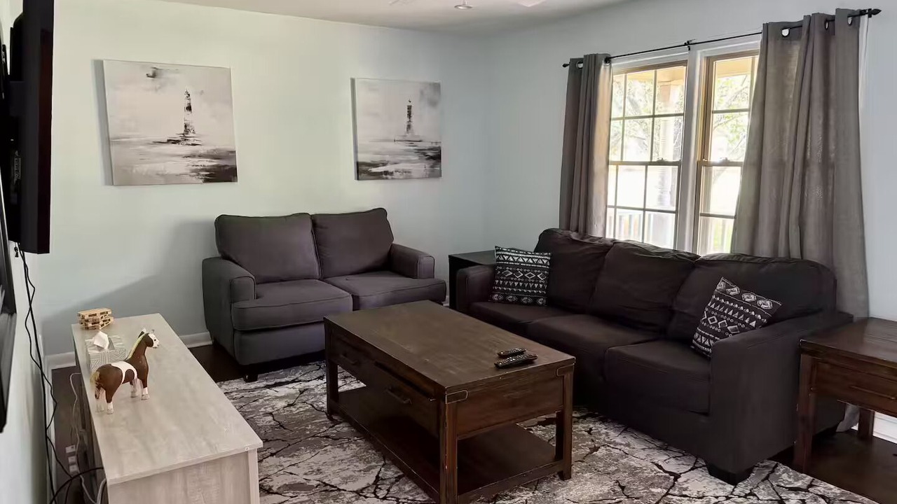 Photo of Livingroom in Green Meadow