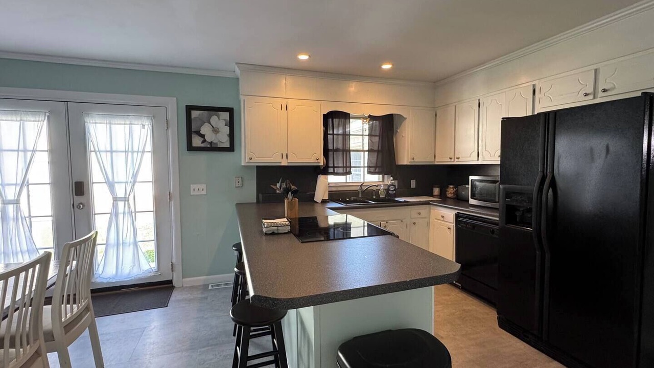 Photo of Kitchen in Green Meadow