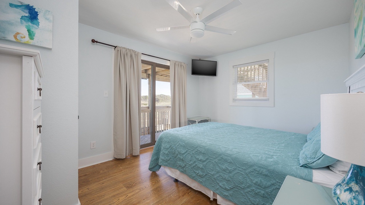 Photo of Bedroom in Waves