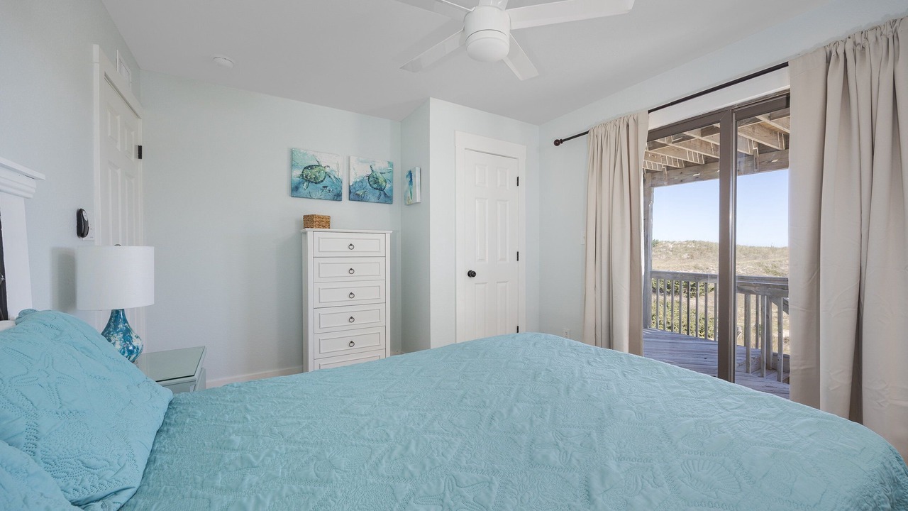 Photo of Bedroom in Waves