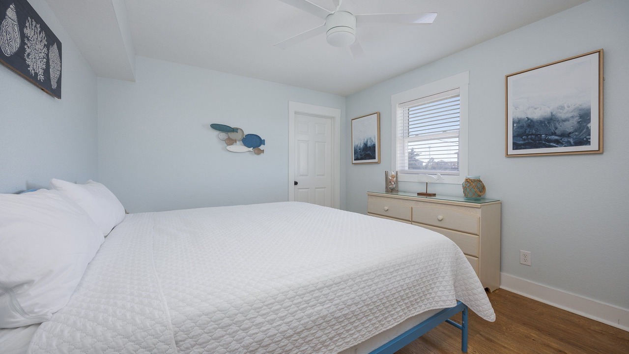 Photo of Bedroom in Waves