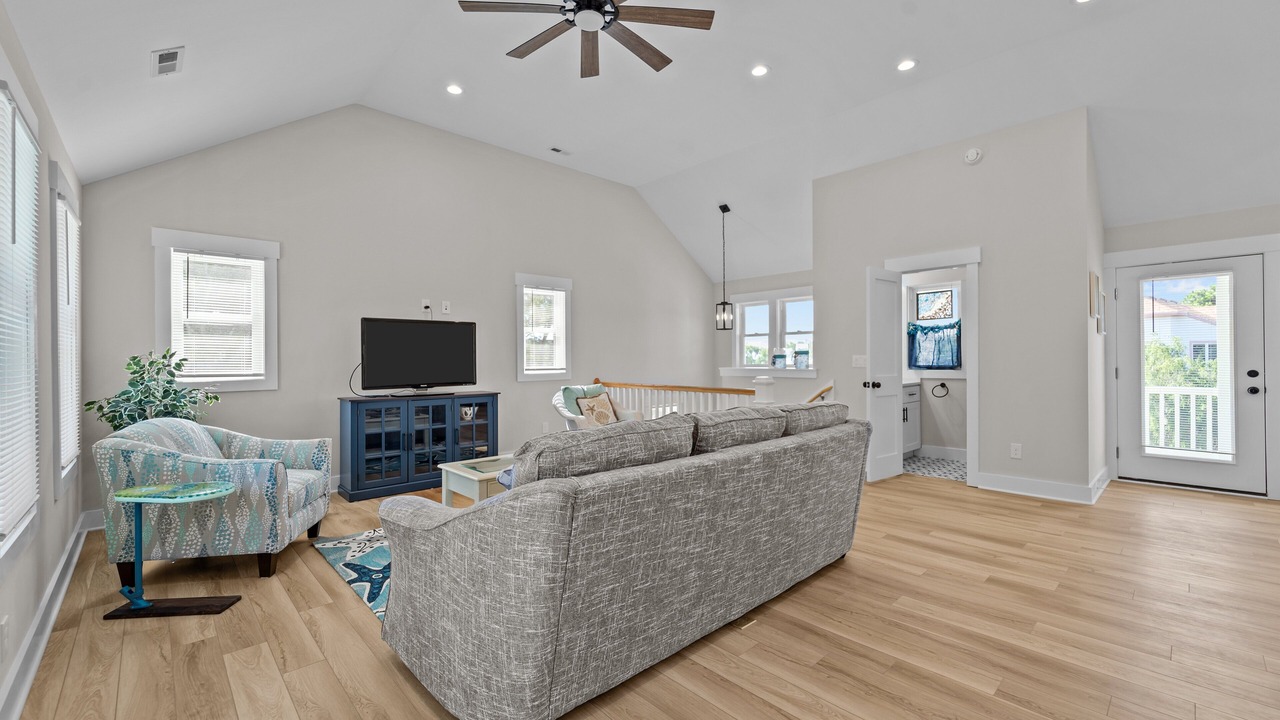 Photo of Livingroom in Monteray Shores