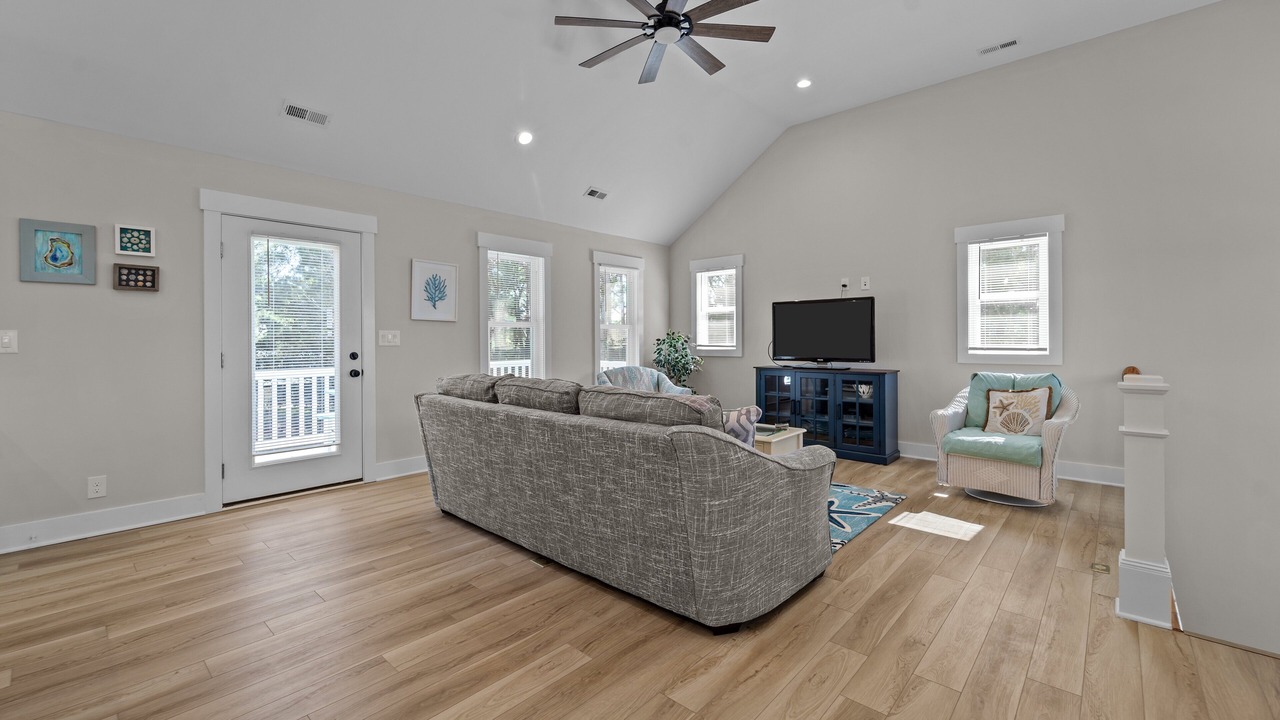 Photo of Livingroom in Monteray Shores
