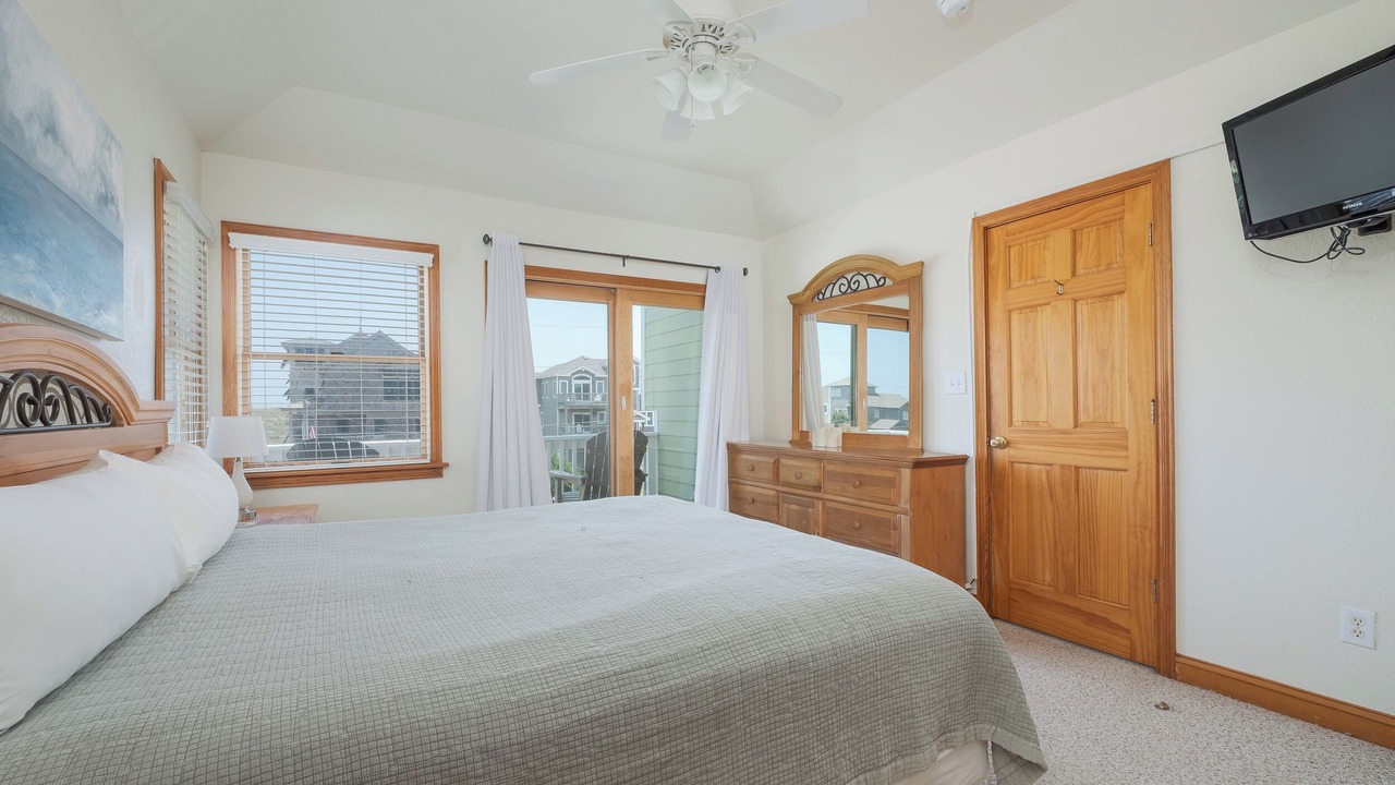 Photo of Bedroom in Waves