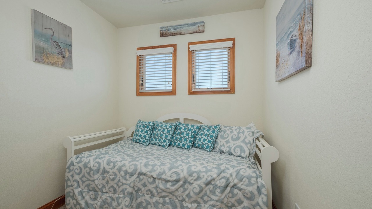 Photo of Bedroom in Waves