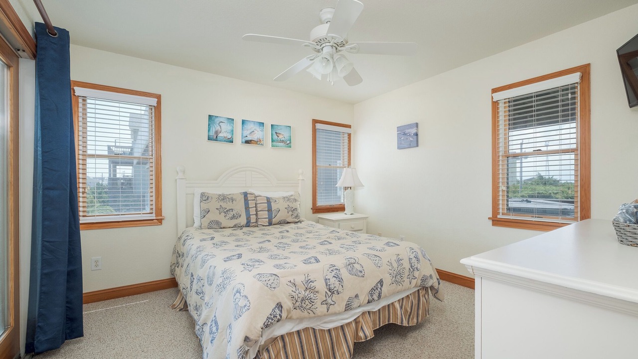 Photo of Bedroom in Waves