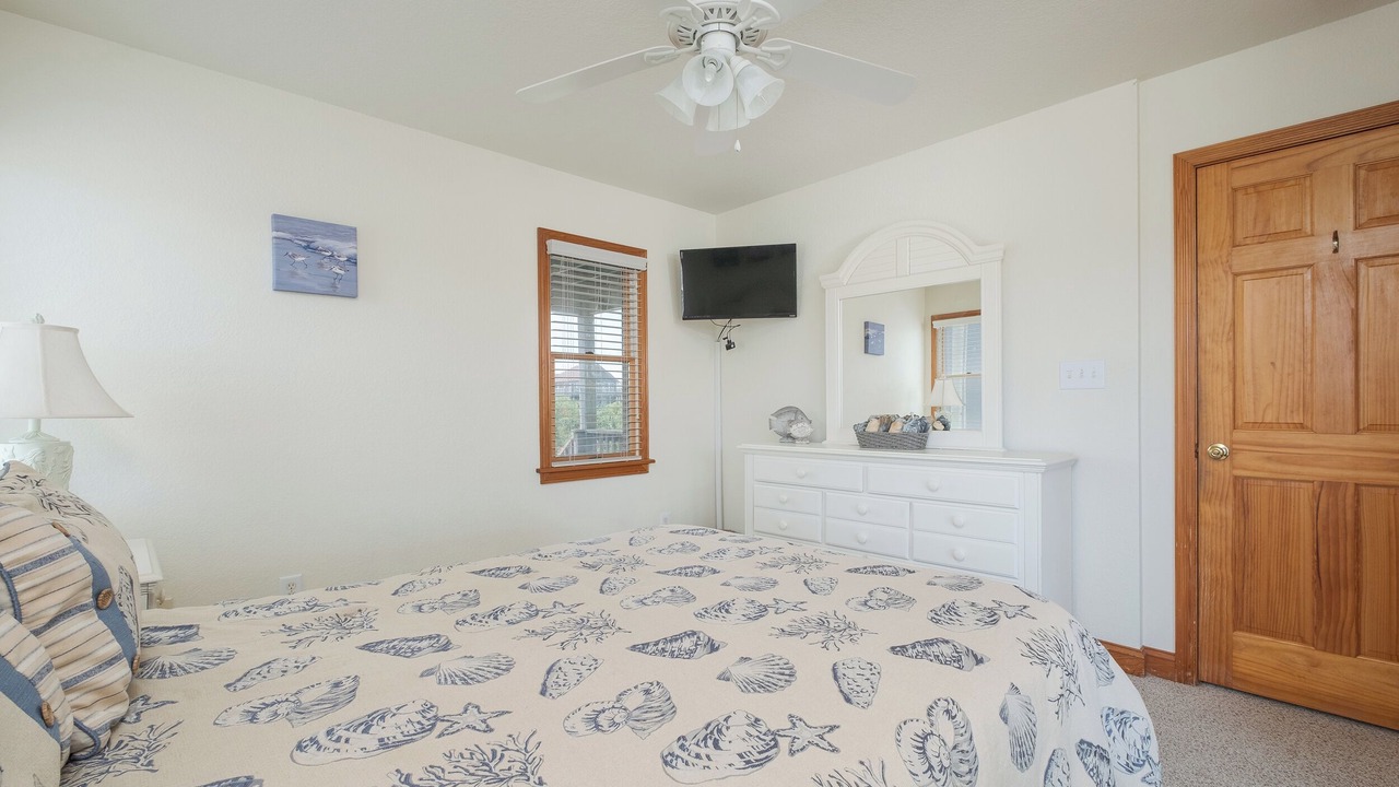 Photo of Bedroom in Waves
