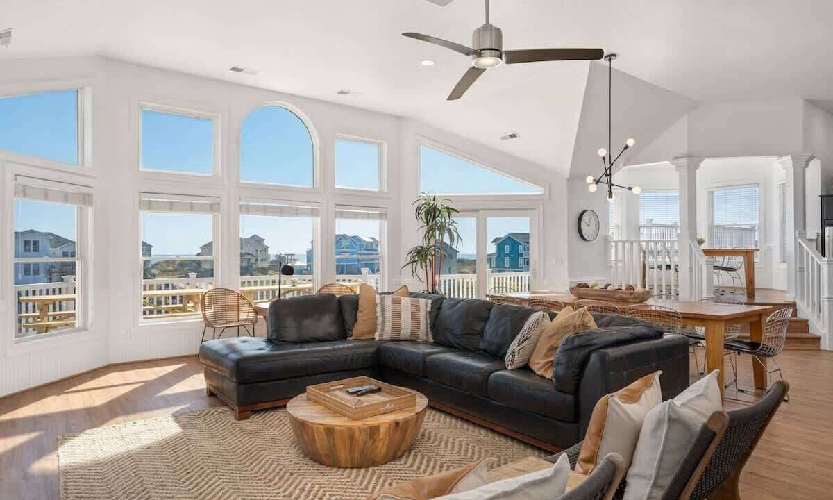 Photo of Livingroom in Whalehead Beach