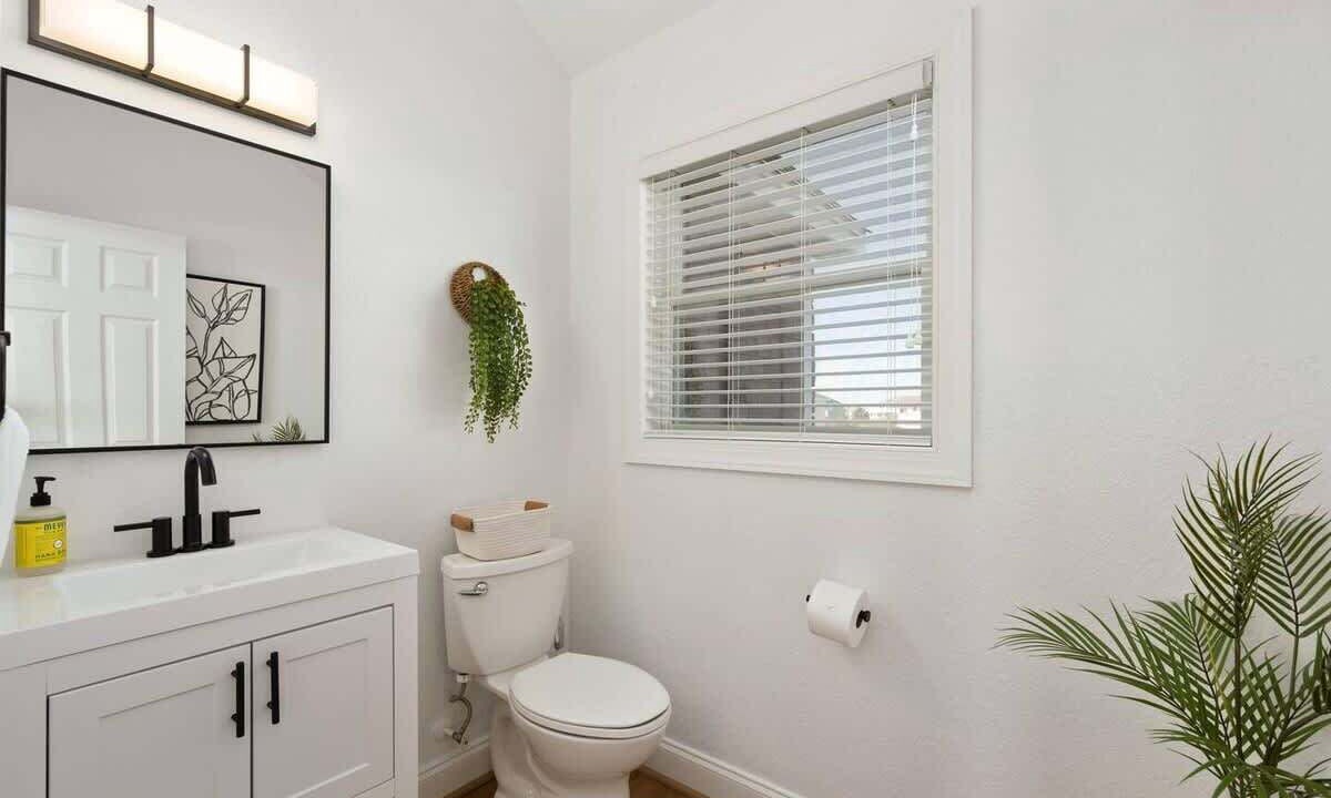 Photo of Bathroom in Whalehead Beach