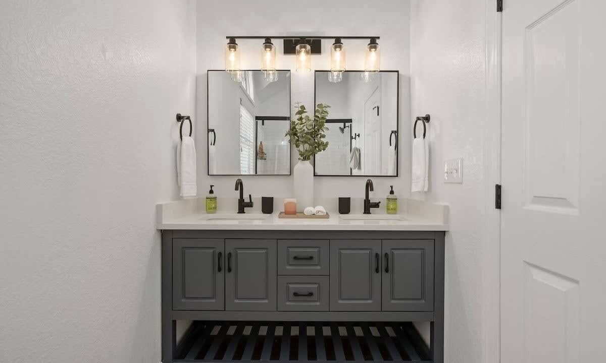 Photo of Bathroom in Whalehead Beach