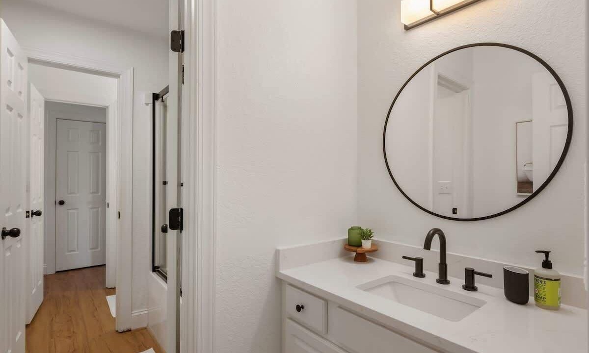 Photo of Bathroom in Whalehead Beach