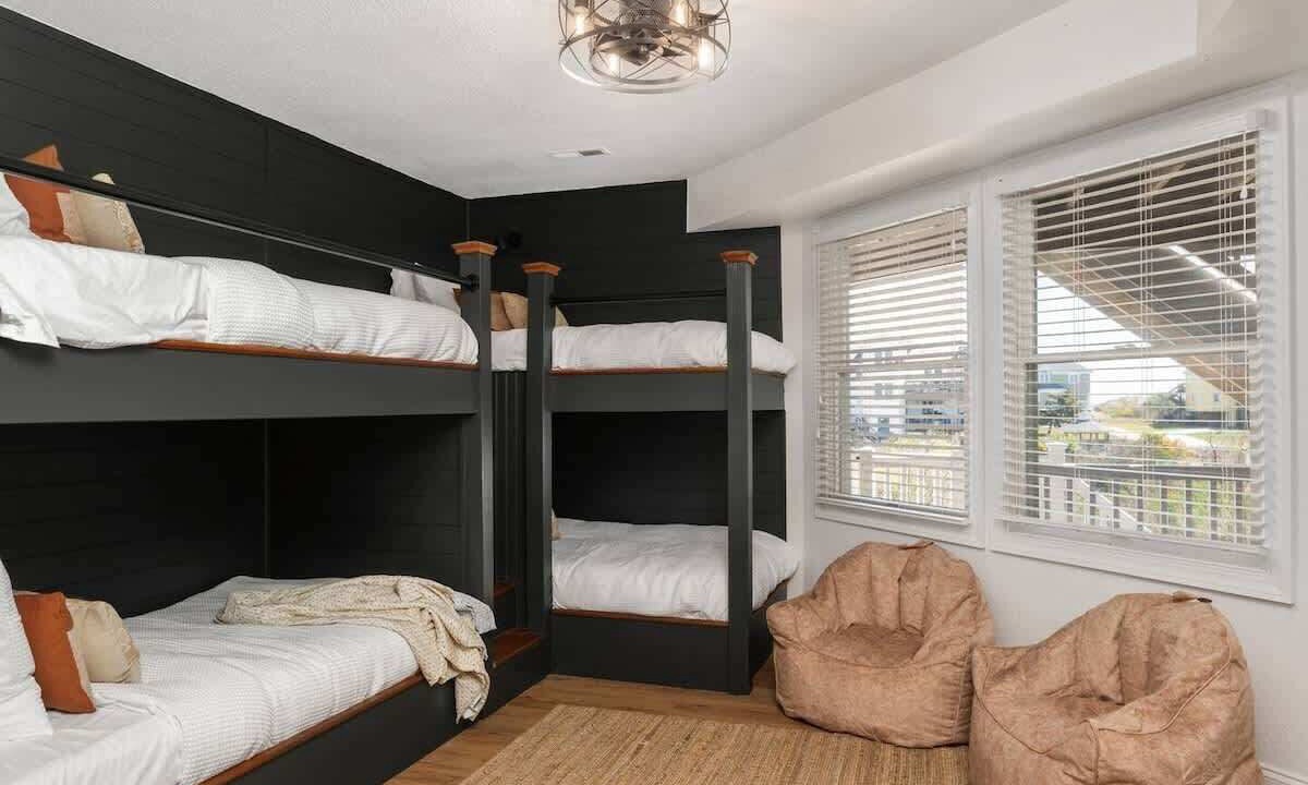 Photo of Bedroom in Whalehead Beach