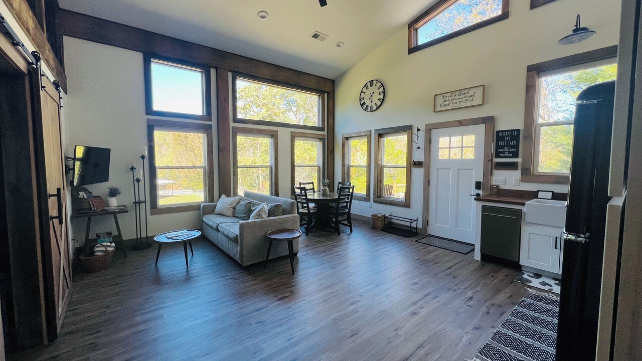 Photo of Livingroom in Cullowhee