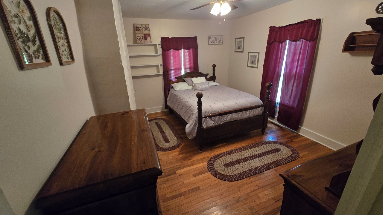 Photo of Bedroom in Alderson
