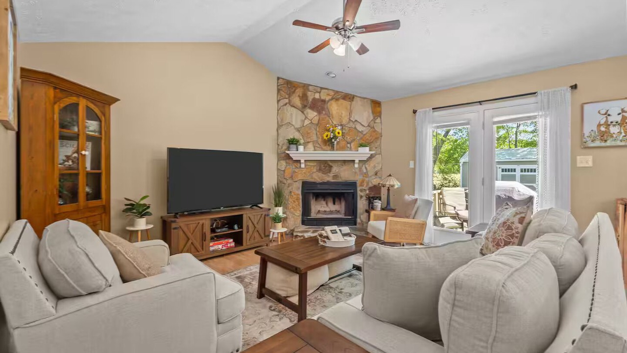 Photo of Livingroom in Cape Fear