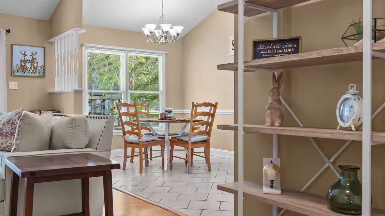 Photo of Livingroom in Cape Fear