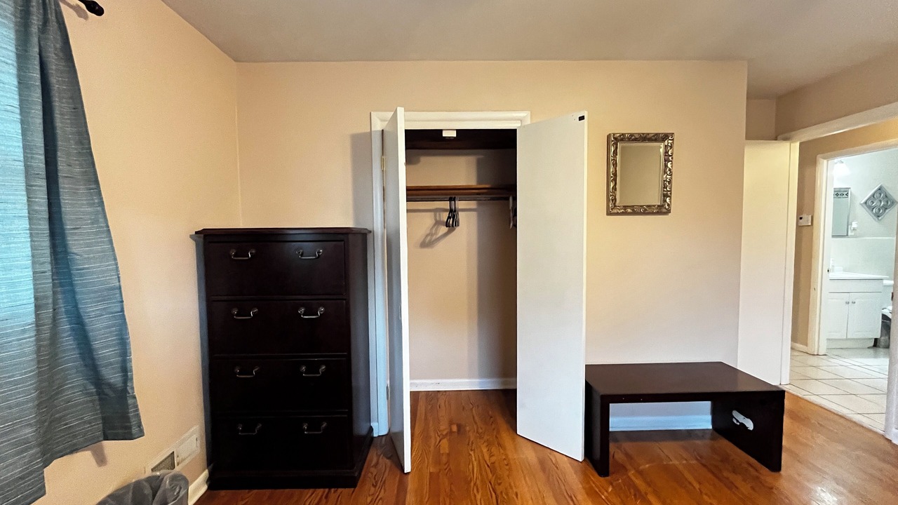 Photo of Bedroom in Shively