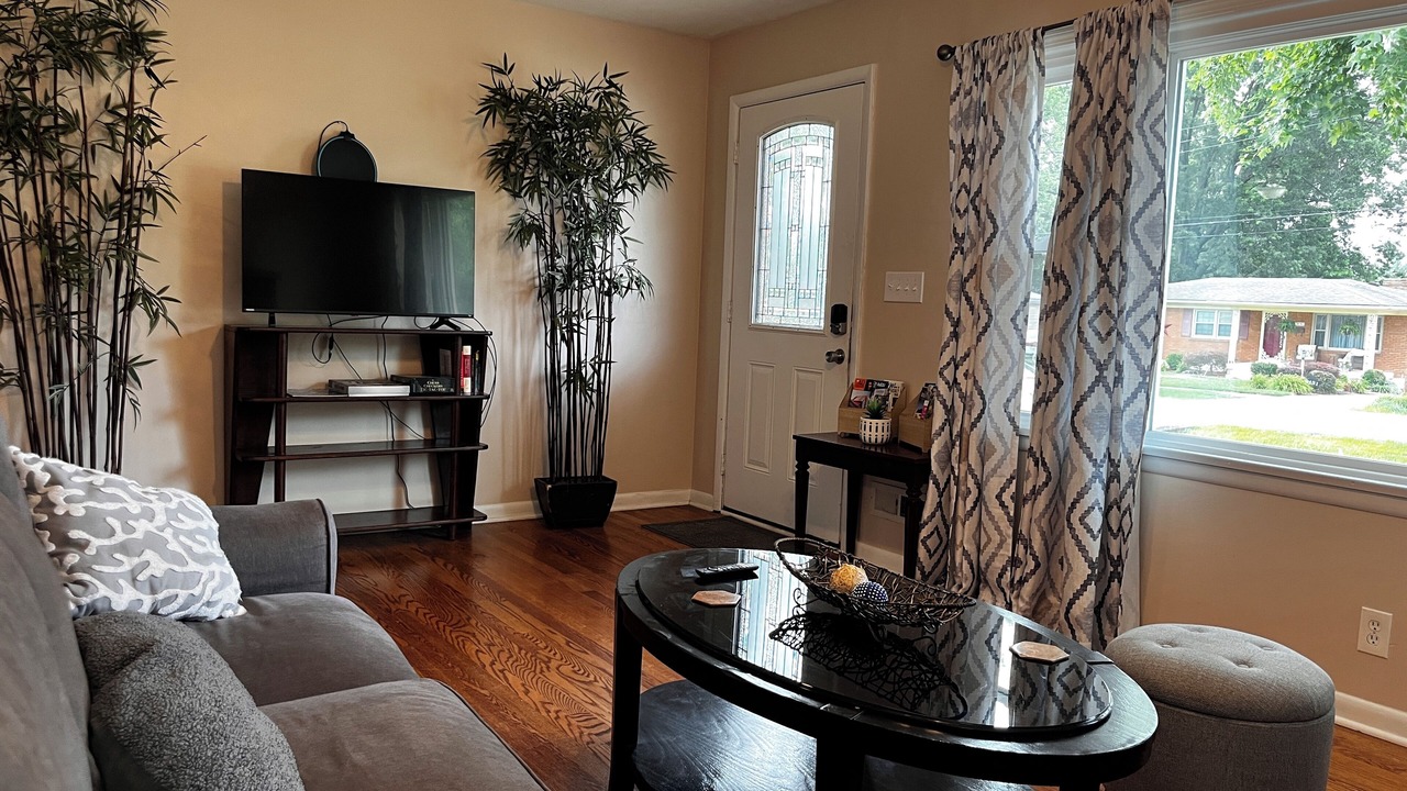 Photo of Livingroom in Shively