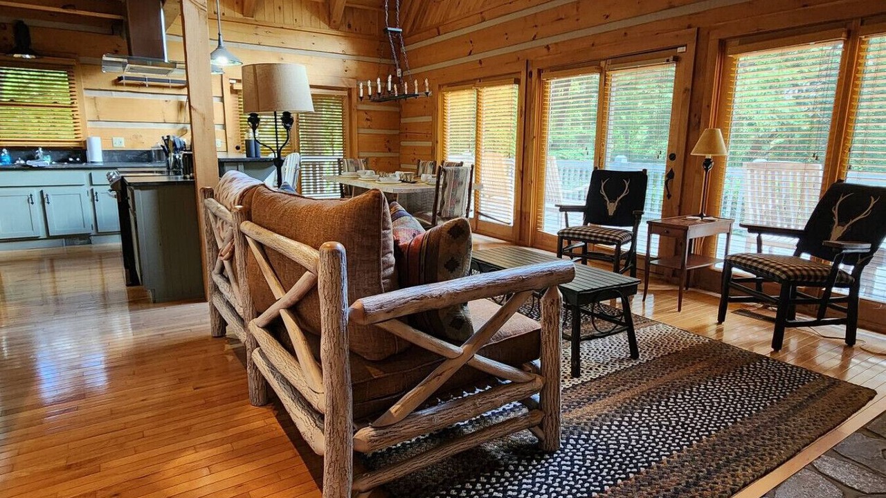 Photo of Livingroom in Cherokee