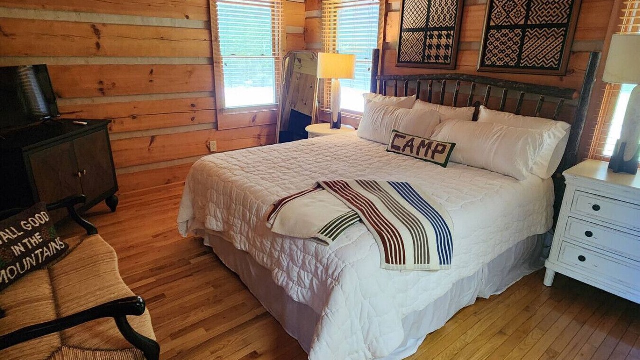 Photo of Bedroom in Cherokee