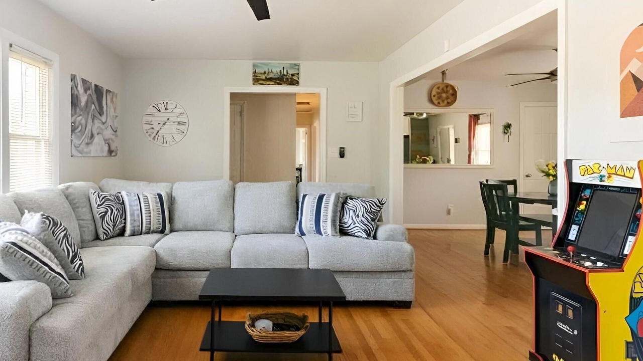 Photo of Livingroom in Oakdale