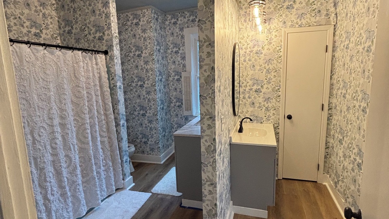 Photo of Bathroom in Kuttawa