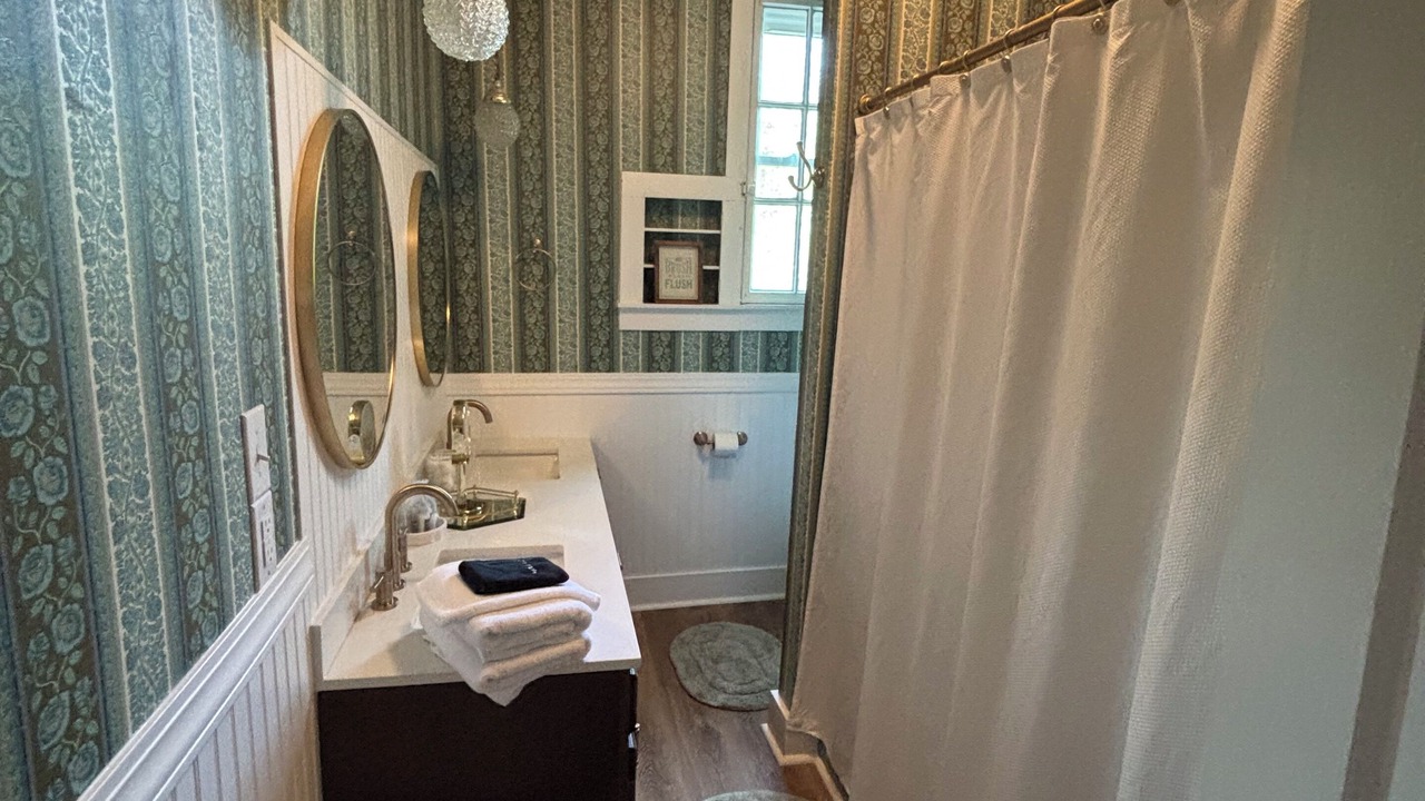 Photo of Bathroom in Kuttawa