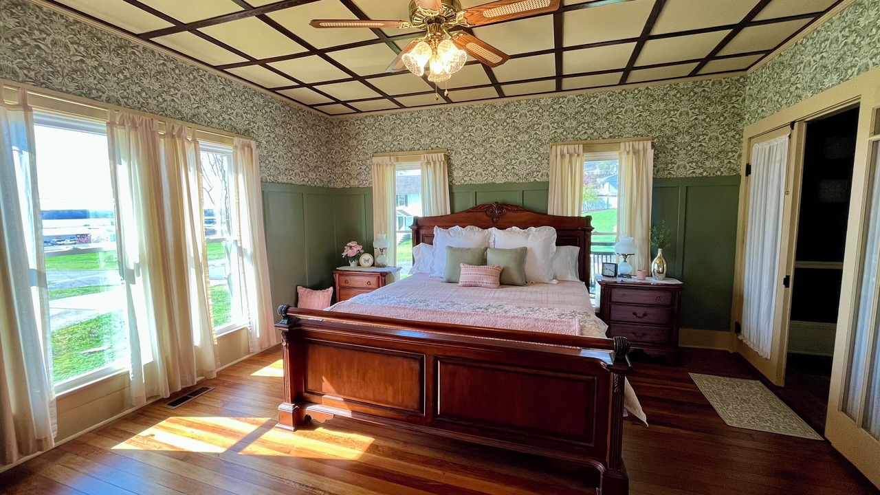 Photo of Bedroom in Kuttawa