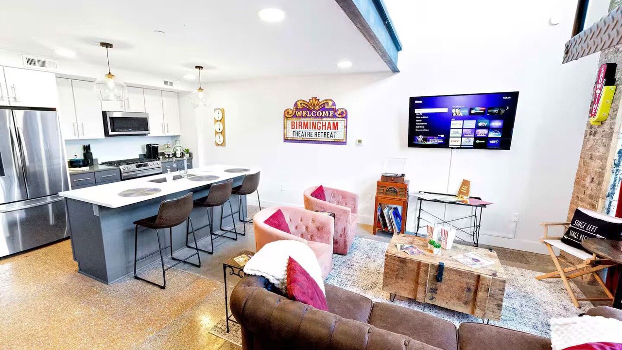 Photo of Livingroom in Central City