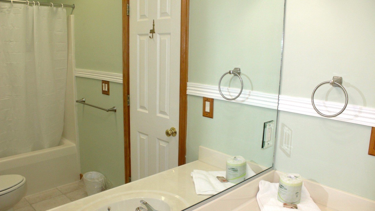 Photo of Bathroom in Manteo