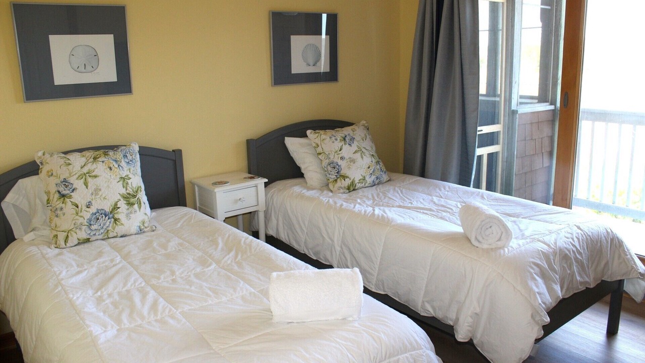 Photo of Bedroom in Manteo