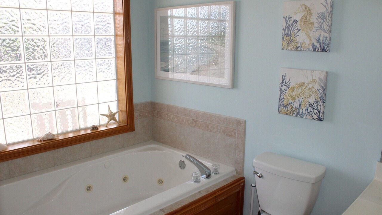 Photo of Bathroom in Manteo
