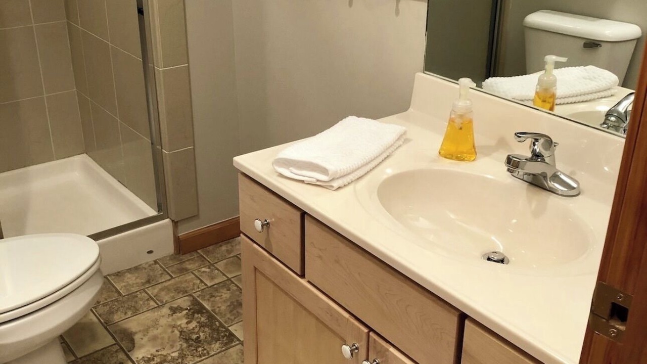 Photo of Bathroom in Flat Hollow Marina