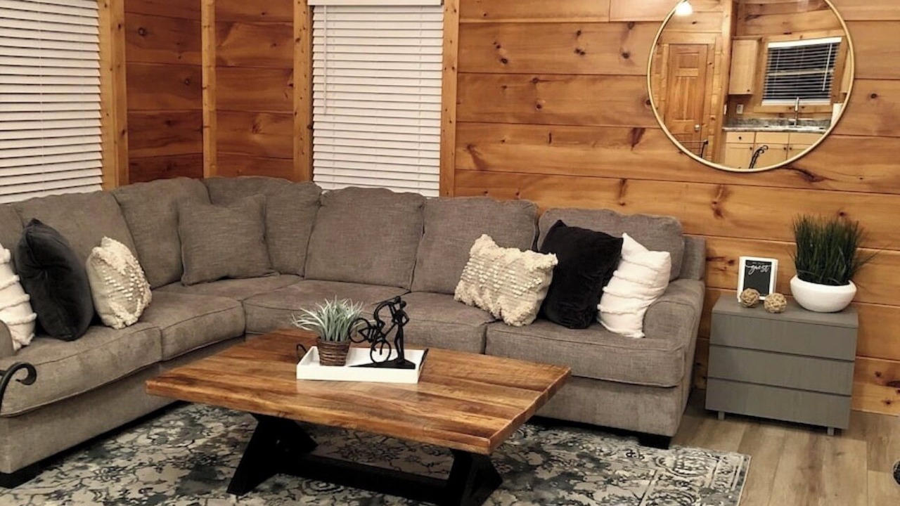 Photo of Bedroom in Flat Hollow Marina