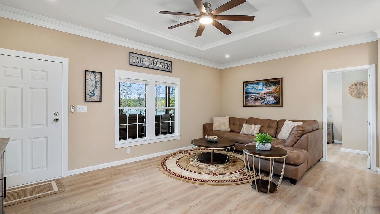 Photo of Livingroom in Six Mile