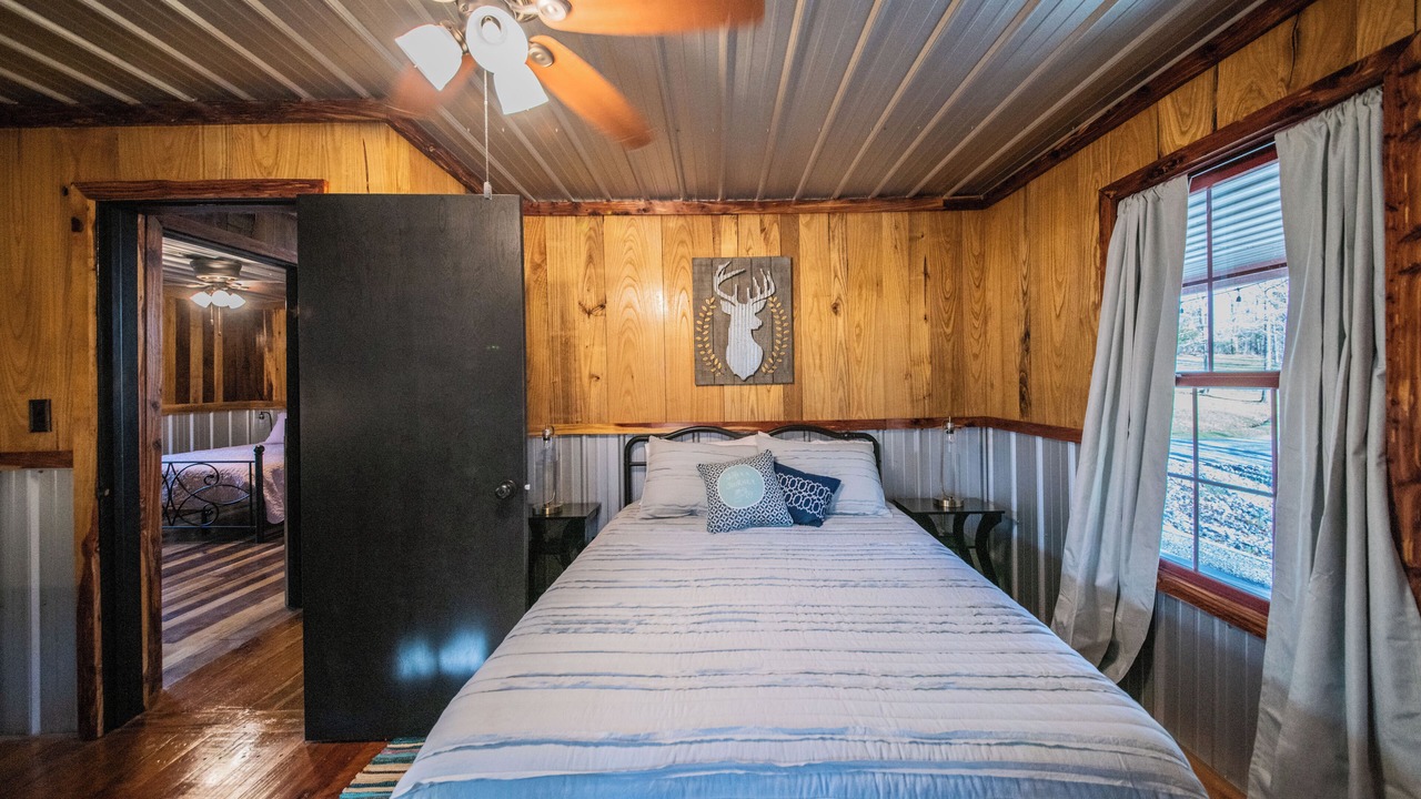Photo of Bedroom in Kuttawa