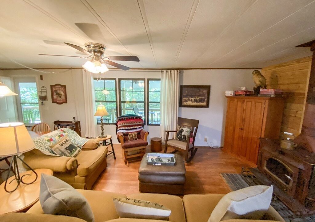Photo of Livingroom in Cedar Mountain