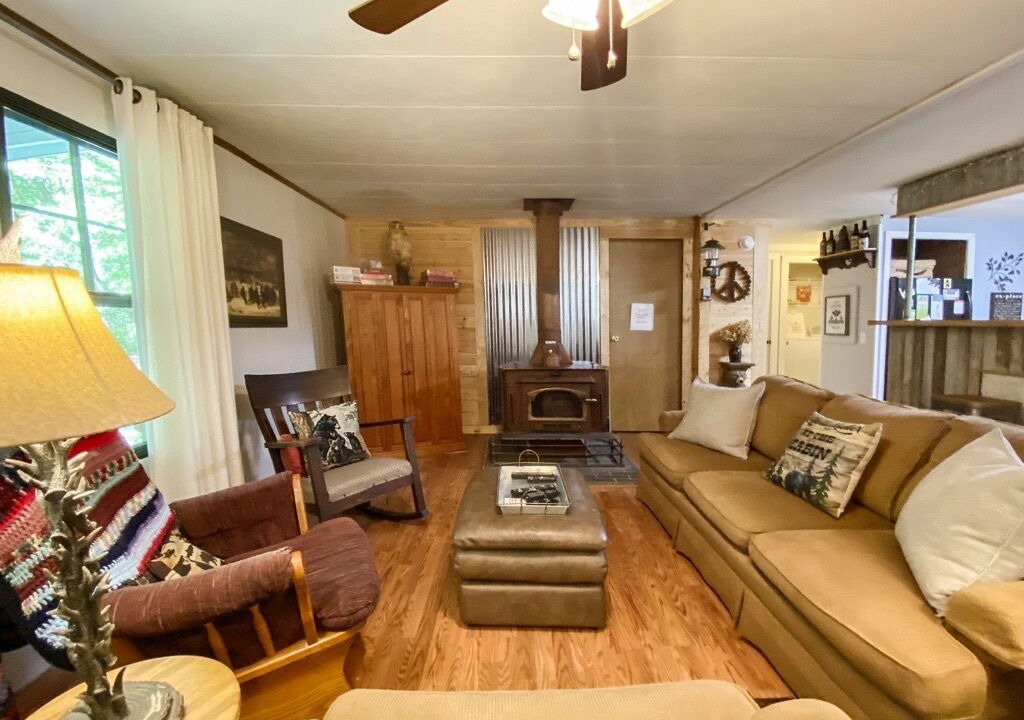 Photo of Livingroom in Cedar Mountain