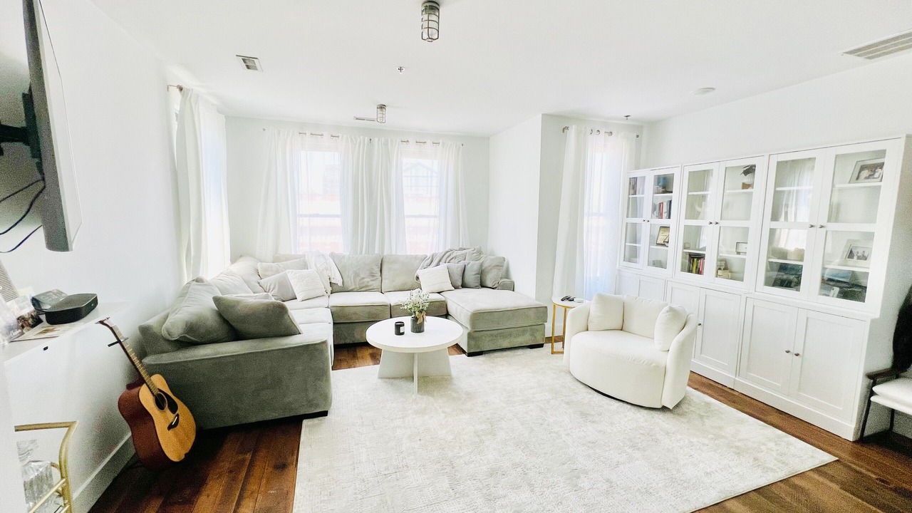 Photo of Livingroom in Chestnut Hill
