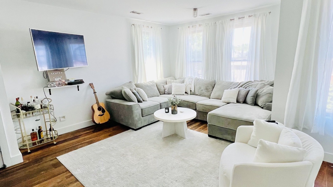 Photo of Livingroom in Chestnut Hill