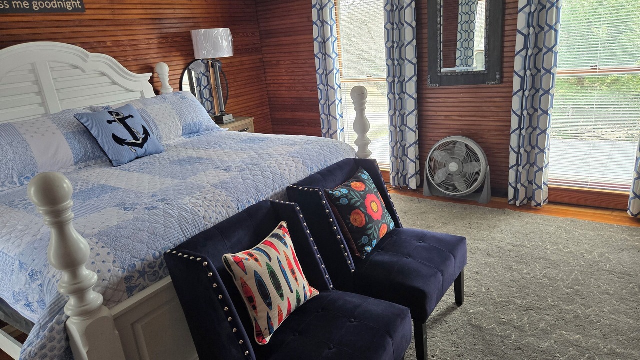 Photo of Bedroom in Scottsville