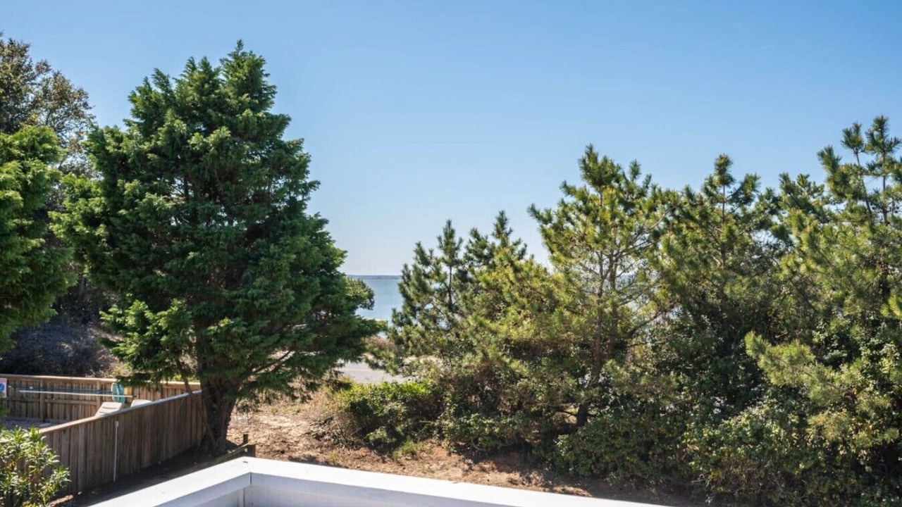 Photo of Others in Whalehead Beach