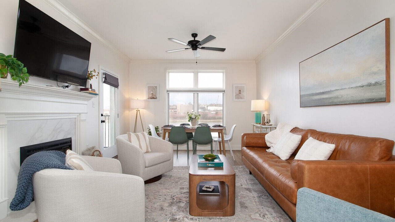 Photo of Livingroom in Knoxville