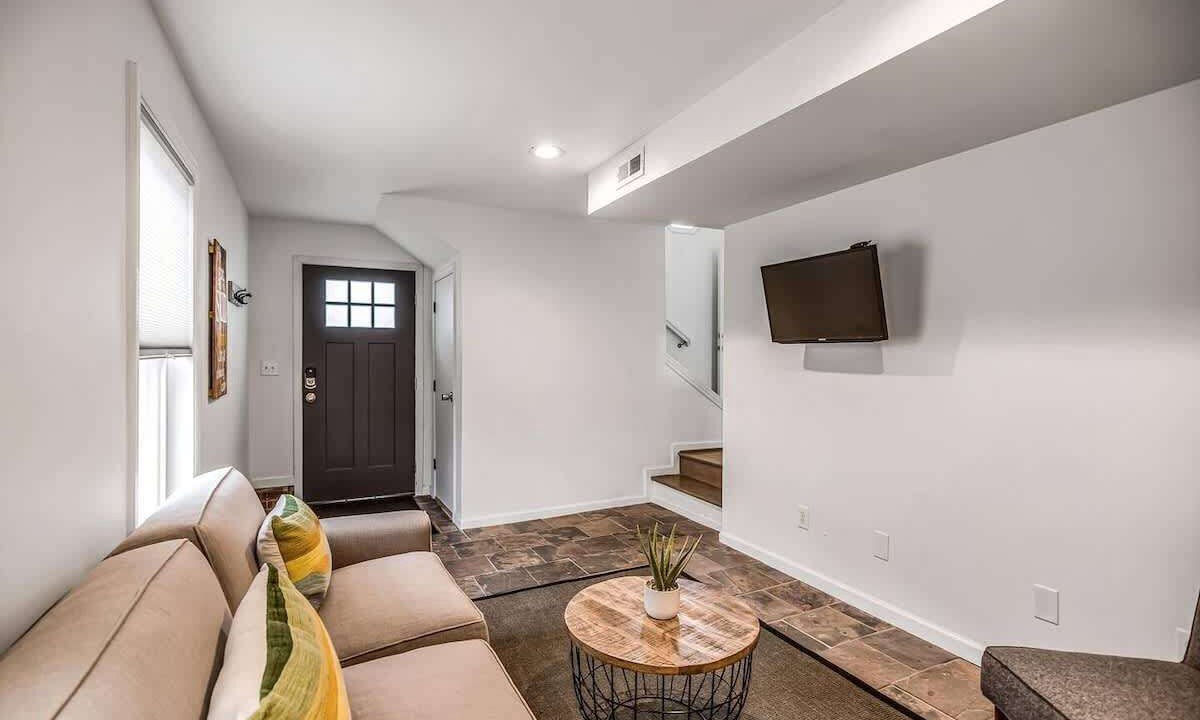 Photo of Livingroom in Berry Hill
