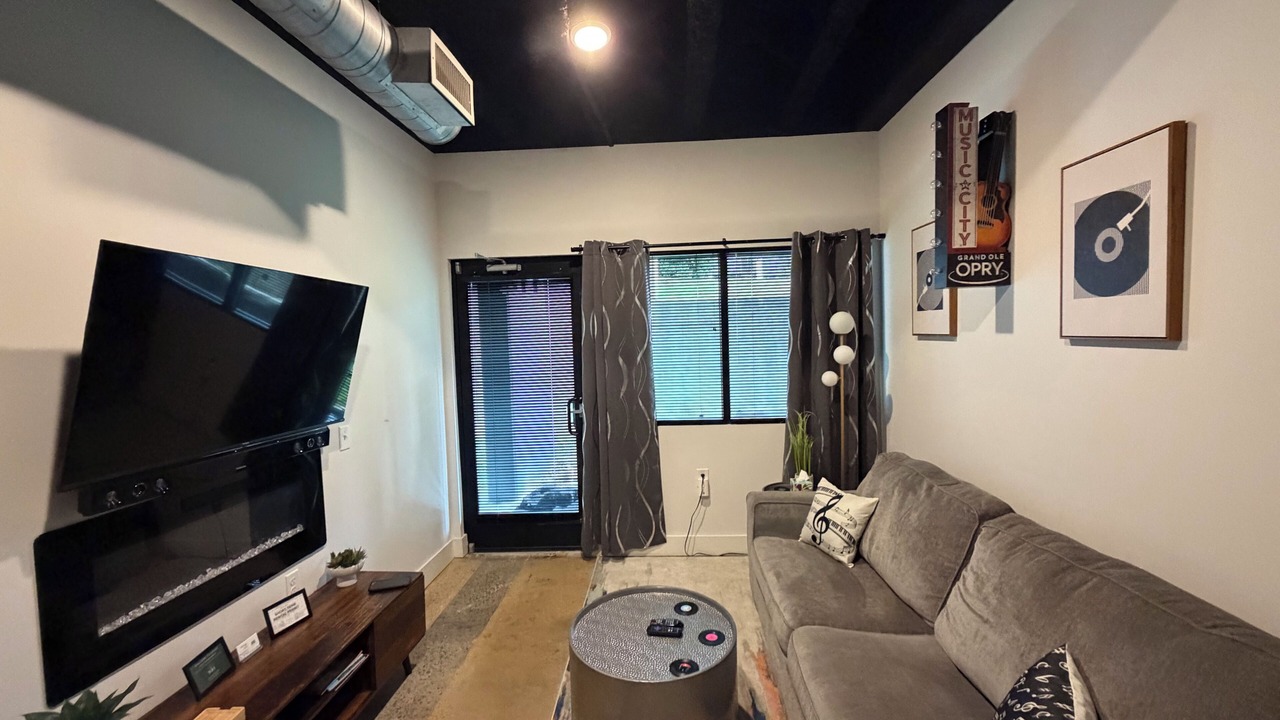 Photo of Livingroom in TMAG Thompson LN - Murfreesboro Rd