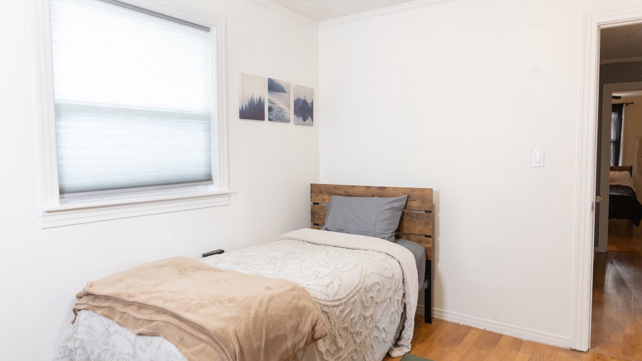 Photo of Bedroom in Jamestown