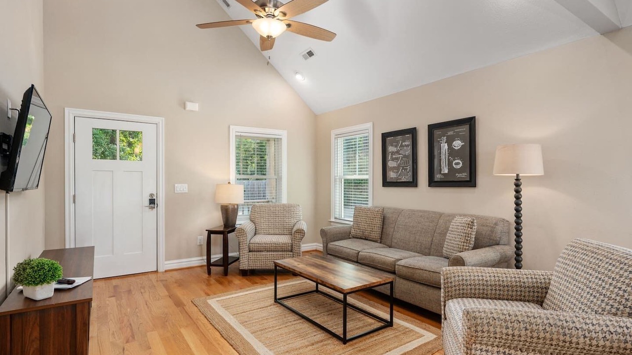 Photo of Livingroom in Harbinger
